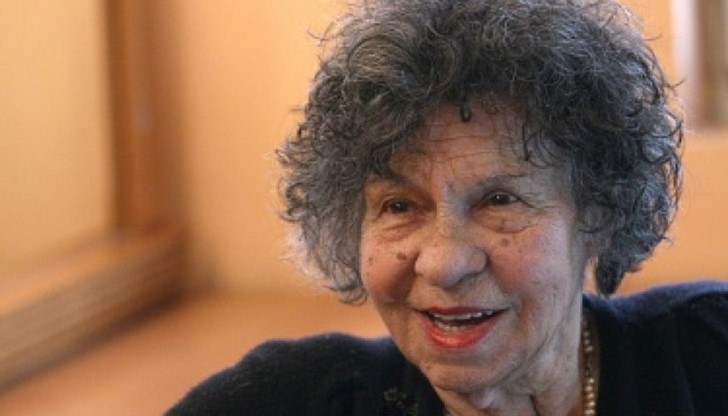 Голямата актриса пада на вилата си в Драгалевци, сега е в гипс, но ще играе