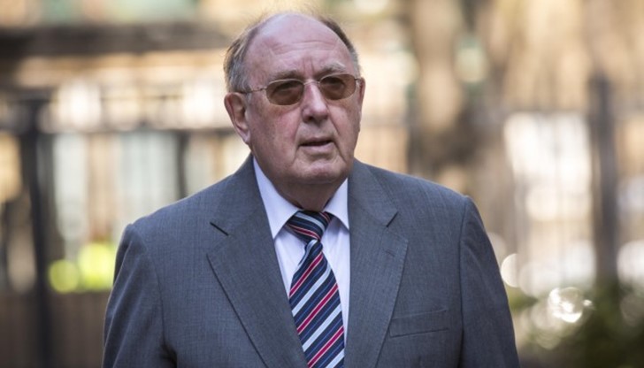 Ашли Моут беше признат за виновен, че подавал фалшиви отчети за разходи ...