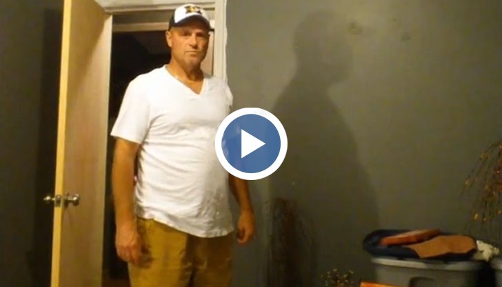 Вижте как реагира бащата, когато остава сам в стаята - безценно!