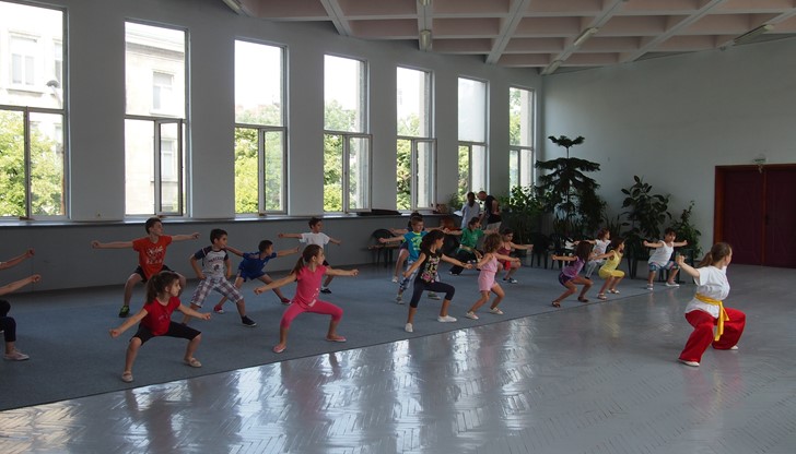 На 31 юли децата ще покажат какво са научили в клуба по ушу, народни танци и модерен балет