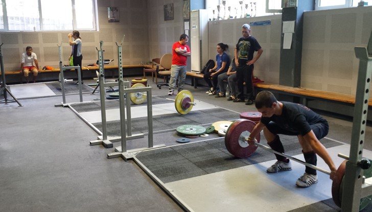 Трима млади щангисти от Тежкоатлетически спортен клуб „Русе” са включени в националният отбор по вдигане на тежести за кадети и кадетки