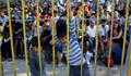 Гърците заключиха 2 000 имигранти на стадион