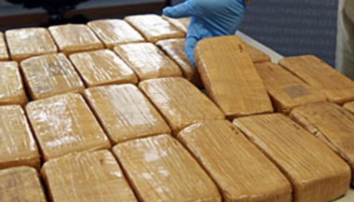 За проверка е бил спрян лек автомобил "Опел"