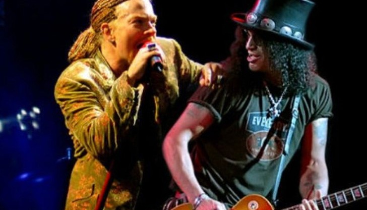 Слаш обяви, че двамата с Аксел са сложили различията си настрана и вече си говорят Слаш обяви, че двамата с Аксел са сложили различията си настрана и вече си говорят