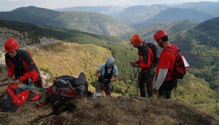 о първоначалния оглед от доброволците момчето е тичало, спънало се е и е паднало по очи о първоначалния оглед от доброволците момчето е тичало, спънало се е и е паднало по очи