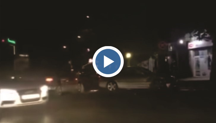 Ударът е между БМВ и Голф.