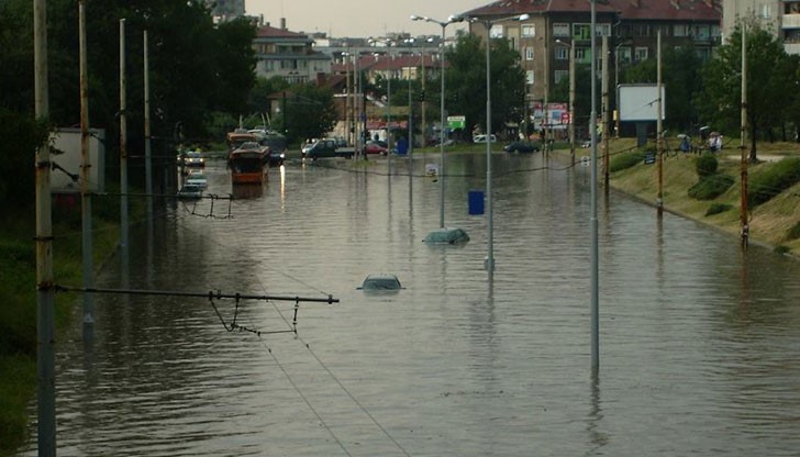 Дъждовете в България започнаха, а с тях и наводненията в цялата страна за поредна година.