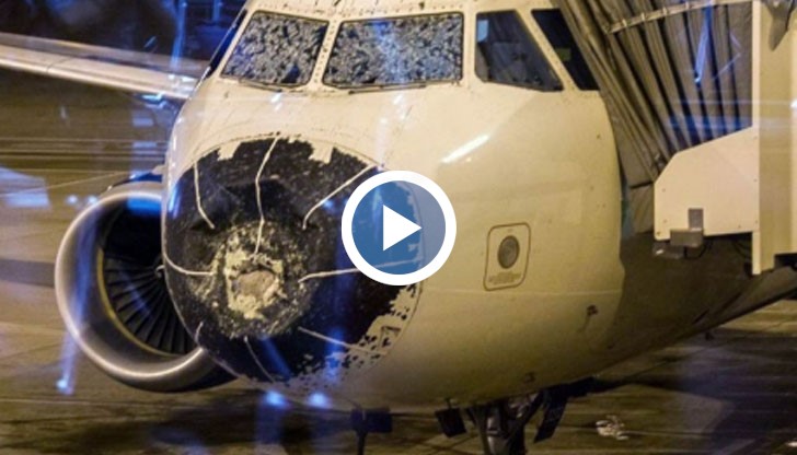 Градушка с големината на тенис топки повредила самолета