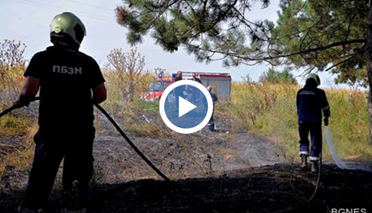 Пожарът се разгаря в местността "Грънчарски дол"