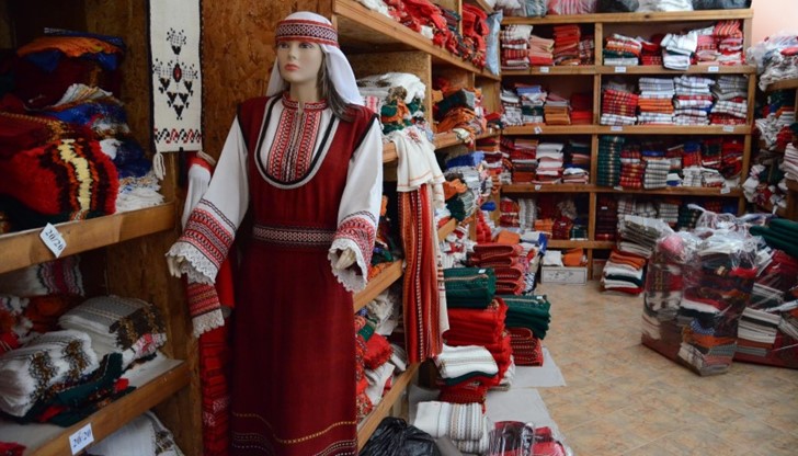 През последните години се засилва интересът на младите хора към народното творчество През последните години се засилва интересът на младите хора към народното творчество