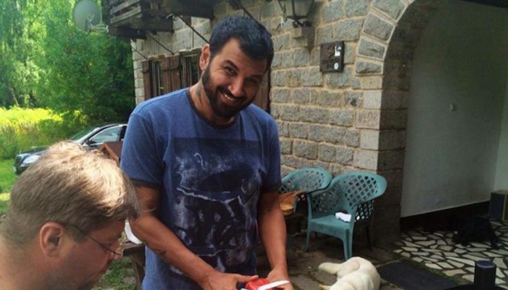 Азис е успял да затвори 40 буркана