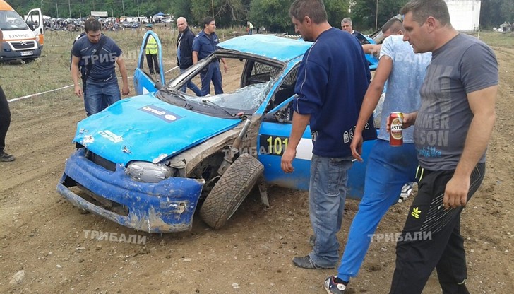 Тежка катастрофа стана преди минути на рали кроса, който се провежда на пистата край Криводол