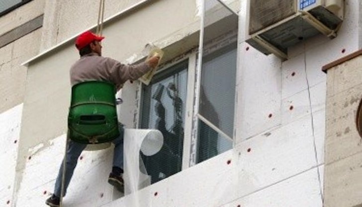 Въжето на Николай се скъсало, докато ремонтирал тераса. Въжето на Николай се скъсало, докато ремонтирал тераса.