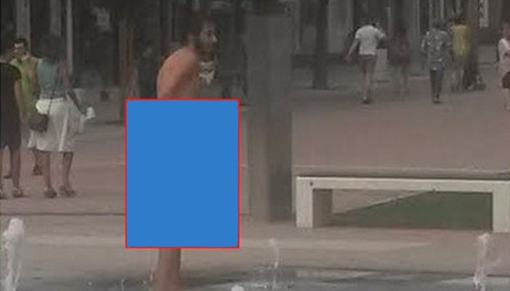 Млад варненец използва новия сух фонтан, за да се изкъпе