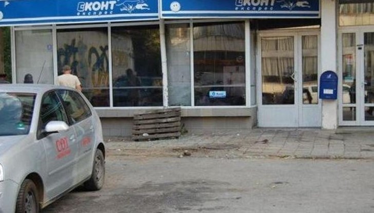 Силен гръм събуди рано тази сутрин жителите на околните сгради