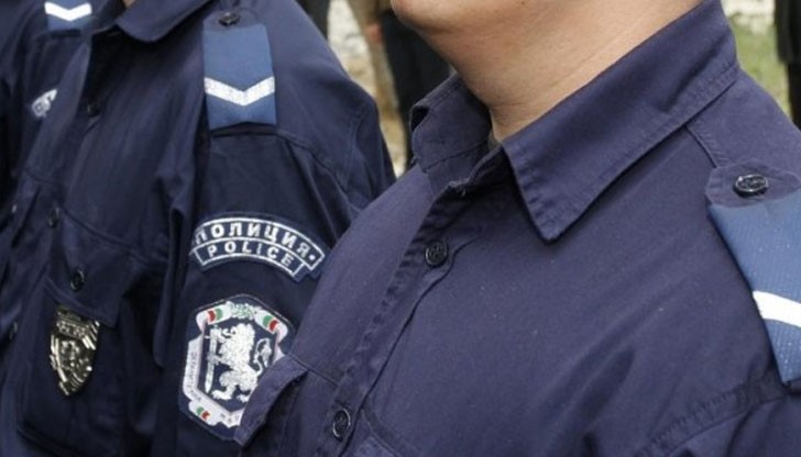 Двамата полицаи получават Почетен знак на МВР III степен за безупречно изпълнение на професионалните си задължения