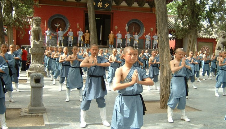 Игуменът на манастира Шаолин Шъ Юнсин посещава ...