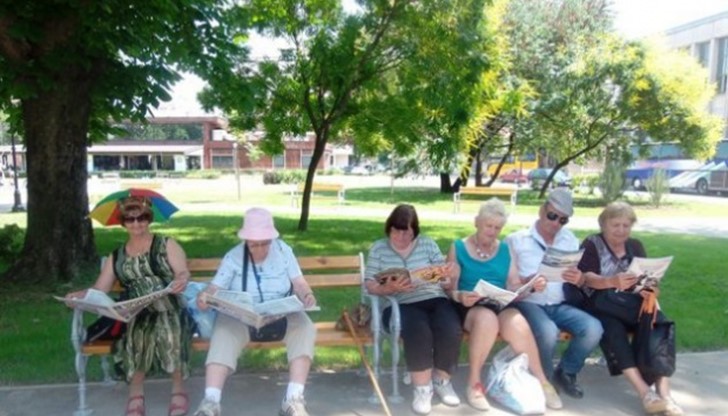 Лятна читалня в центъра на Русе събира възрастни и деца