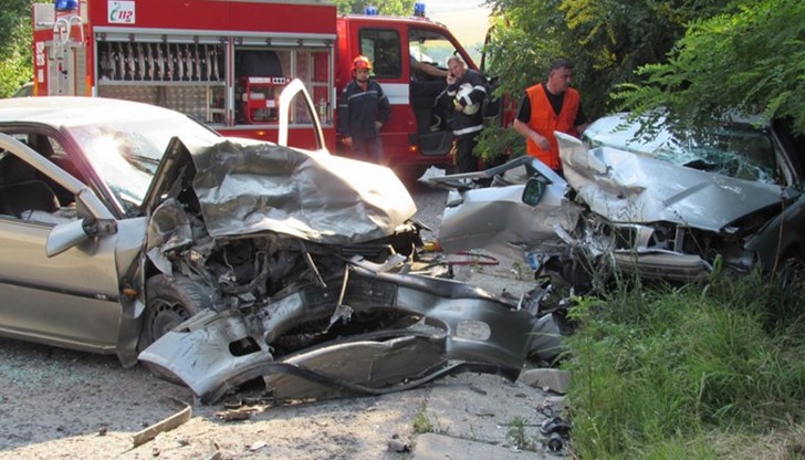Участниците са били предупреждавани от местната власт да преустановят редовните си състезания с автомобили Участниците са били предупреждавани от местната власт да преустановят редовните си състезания с автомобили