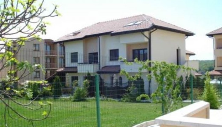 Нападателя: Вие сте утайка щом се жените за чужденец. България е само за българите! Нападателя: Вие сте утайка щом се жените за чужденец. България е само за българите!