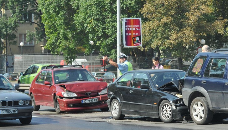 Пиян шофьор е предизвика верижна катастрофа / снимката е илюстративна Пиян шофьор е предизвика верижна катастрофа / снимката е илюстративна