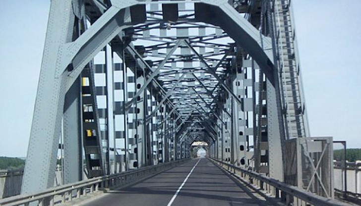 Той не се регулира автоматично, за да отдава равно време на пропускане и от двете посоки, а се управлява ръчно, коментираха от митницата Той не се регулира автоматично, за да отдава равно време на пропускане и от двете посоки, а се управлява ръчно, коментираха от митницата