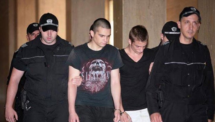 Първев е под стража от малко повече от месец, заедно с връстника си Александър Донов Първев е под стража от малко повече от месец, заедно с връстника си Александър Донов