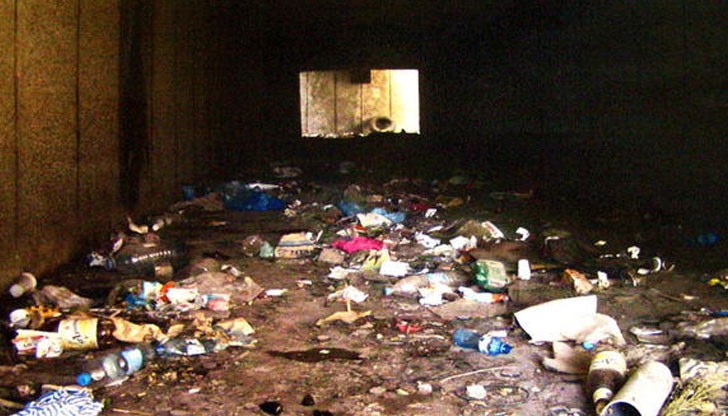 Заради лошото им състояние хората почти не ги използваха и пресичаха рисковано международното шосе