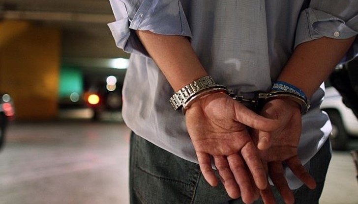 Храбър русенец задържал въоръжен маскиран обирджия, който се опитал да ограби него и съпругата му