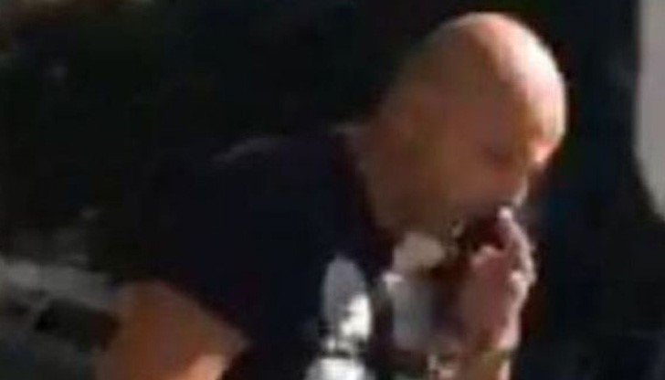 Автоджамбазинът определено не си играе на дребно, тъй като джипът-мишена е от най-скъпия модел „Рейндж Роувър"