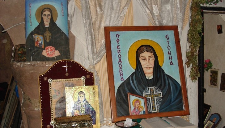 Хора от цяла България пътуват до черквата „Св. Георги“, където е живяла лечителката Преподобна Стойна
