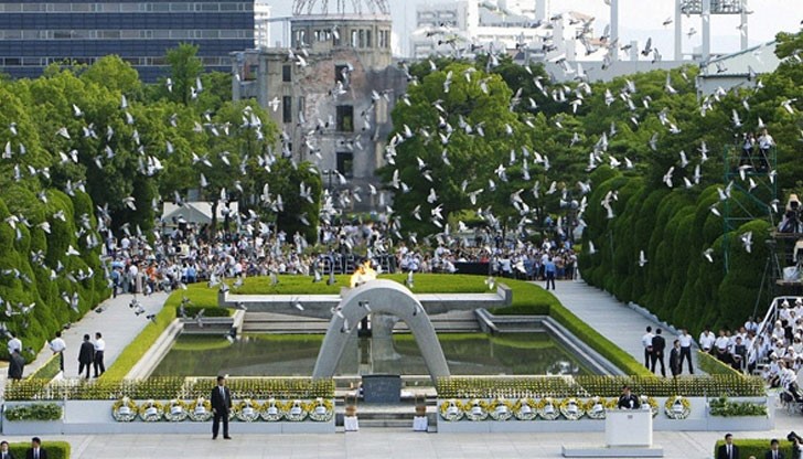 Япония отбеляза 65-ата годишнина от хвърлянето на първата атомна бомба над Хирошима