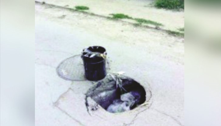 Голяма дупка се е отворила на основна улица в русенския квартал "Родина"