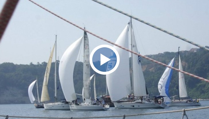 Регатата "Кор Кароли" се прави и с цел да популяризира ветроходния спорт