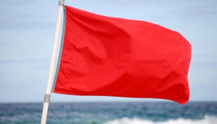 Петима се удавиха за един уикенд по морето ни, скандали по плажа заради осната вода Петима се удавиха за един уикенд по морето ни, скандали по плажа заради осната вода