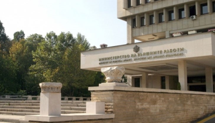 Търсещите работа в чужбина не трябва да се подвеждат по обяви, разлепени на улицата, предлагащи високо заплащане