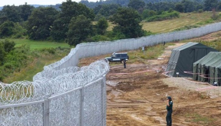 Българските власти планират оградата да бъде непробиваема