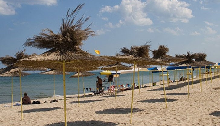 В края на сезона малките хотели са свалили цената драстично и може да се намери без проблеми нощувка дори за 7 лева