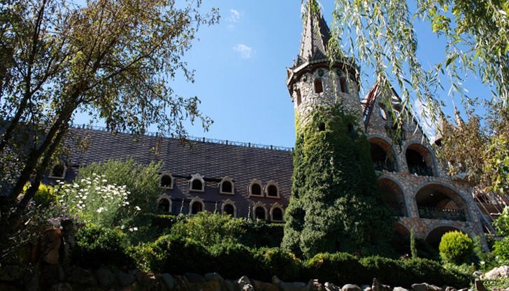 Замъкът край созополското село Равадиново става все по-зрелищен