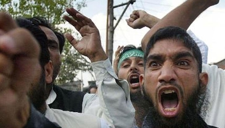 Талибаните и „Ислямска държава“ се смятат за конкуриращи се групировки