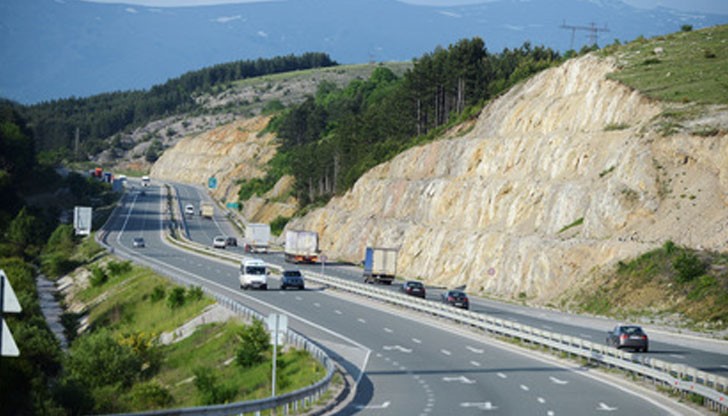 Проверката показа, че публикуваните снимки не са от директното трасе на автомагистралата