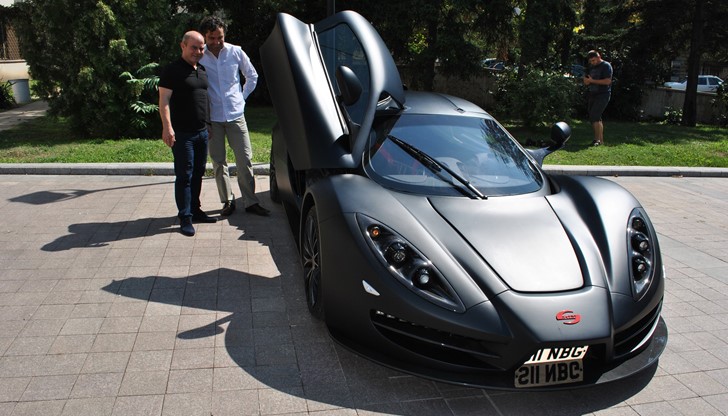 Росен Даскалов от своя страна показа на кмета новият автомобил