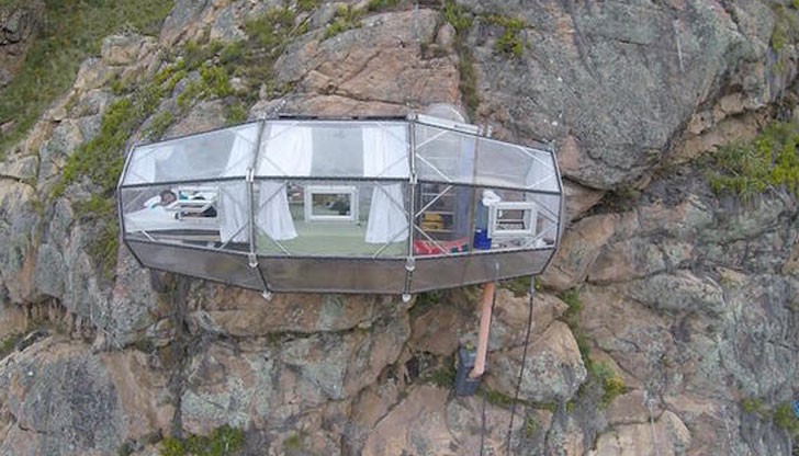 Готови ли сте да се изкачите 400 м над земята, за да откриете там прозрачна капсула, в която да прекарате нощта?