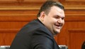 Пеевски цъфна в парламента - няма да напуска политиката