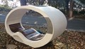 Бургазлии зареждат телефоните си чрез уникална соларна пейка