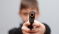 11 годишно дете застреля крадец в дома си