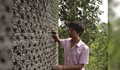 Китайски младеж построи сграда от бирени бутилки