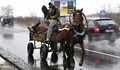 Боядисват ромските каруци в яркожълто