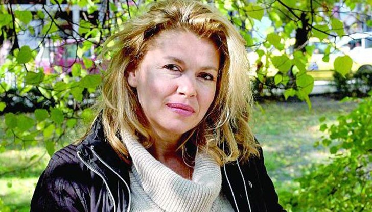 Ернестина Шинова е от актрисите, които не носят маска в живота си Ернестина Шинова е от актрисите, които не носят маска в живота си