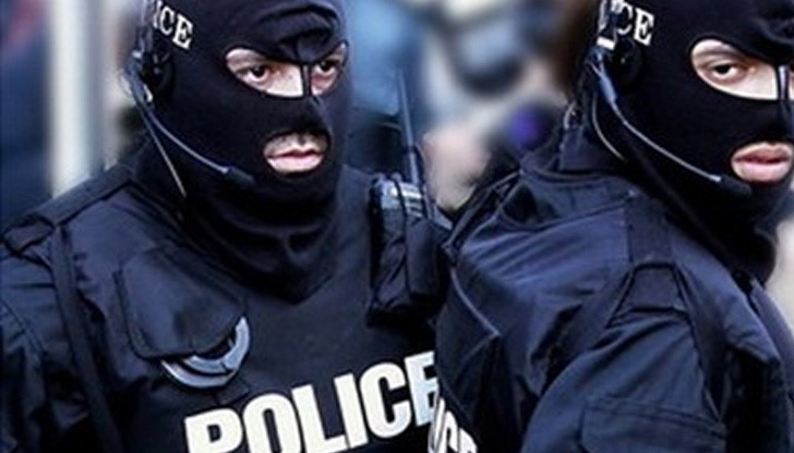 Полицията е решена на всичко, за да арестува опасния бабаит